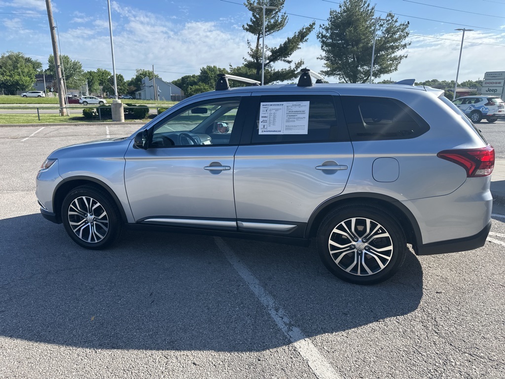 Vehicle image 32 of 70