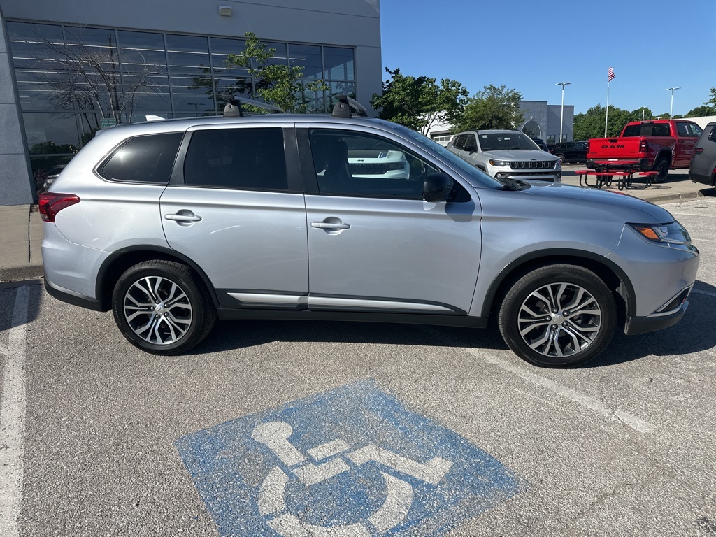 Vehicle image 18 of 70