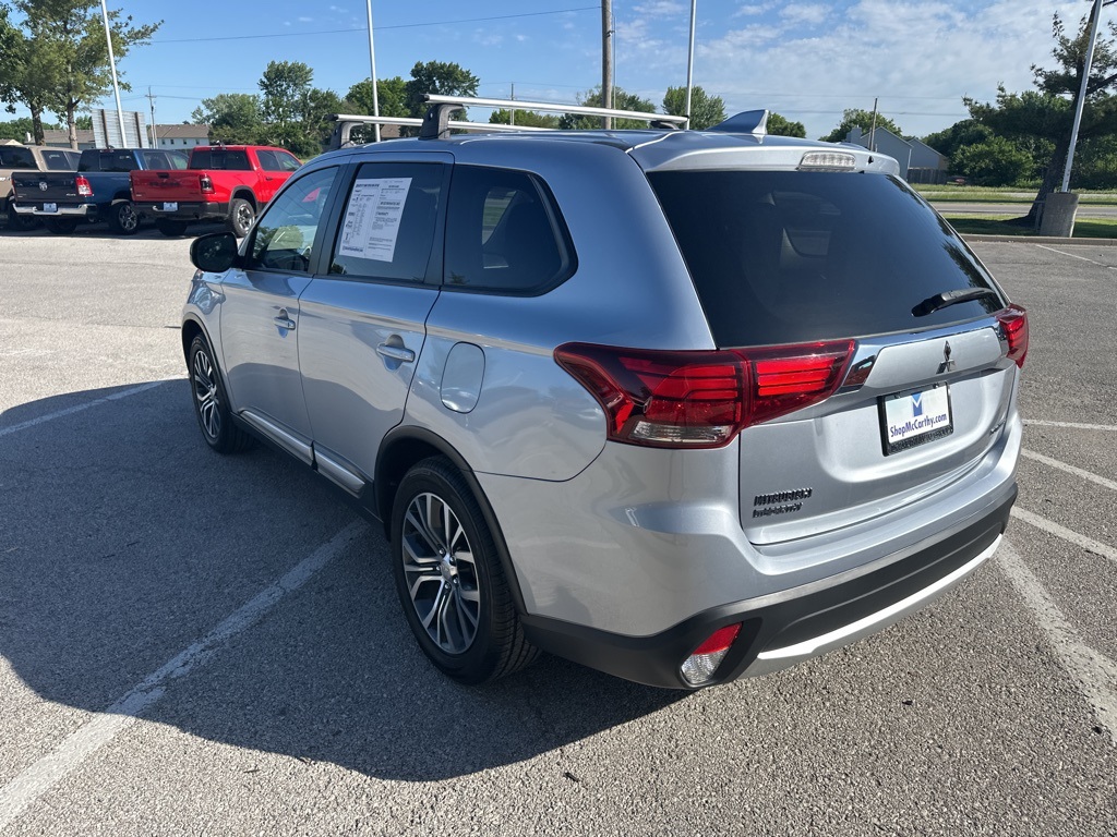 Vehicle image 33 of 70