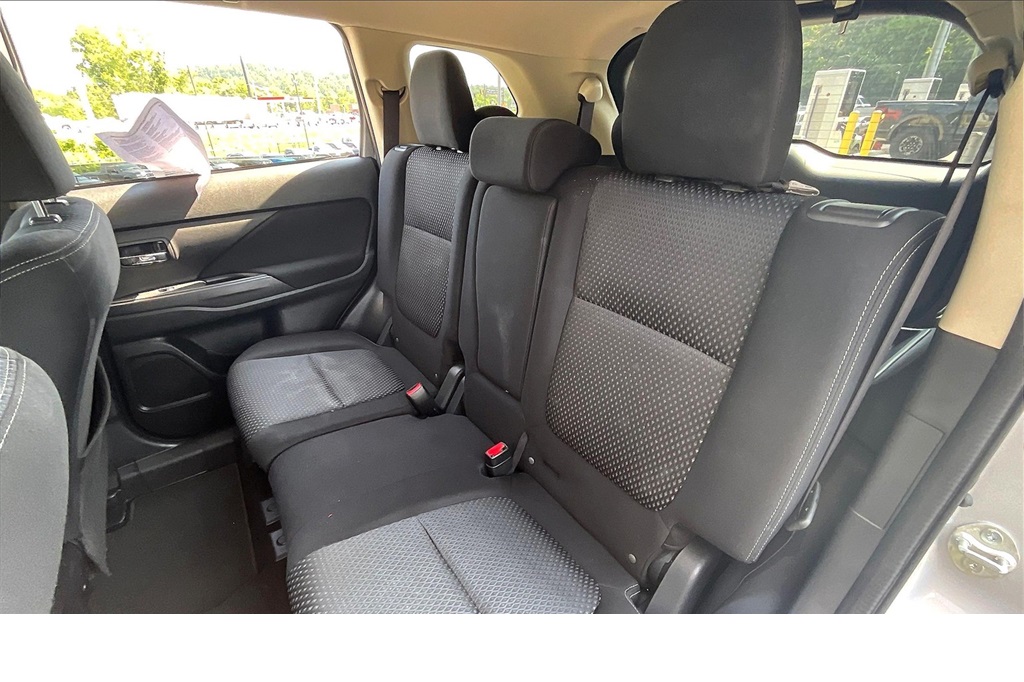 Vehicle image 21 of 27