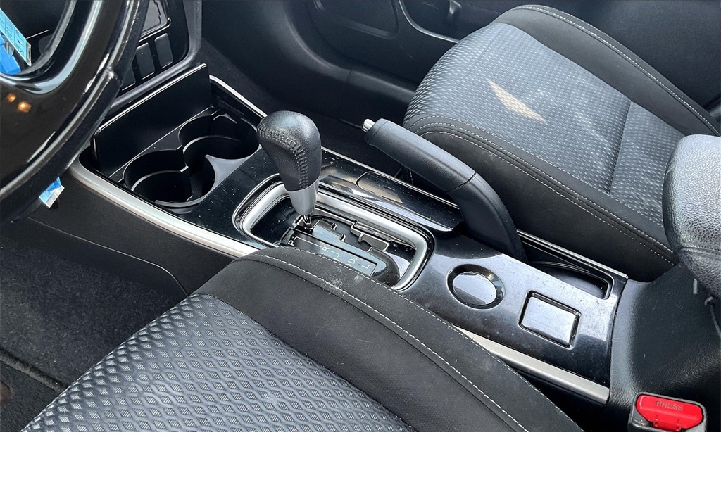 Vehicle image 13 of 27