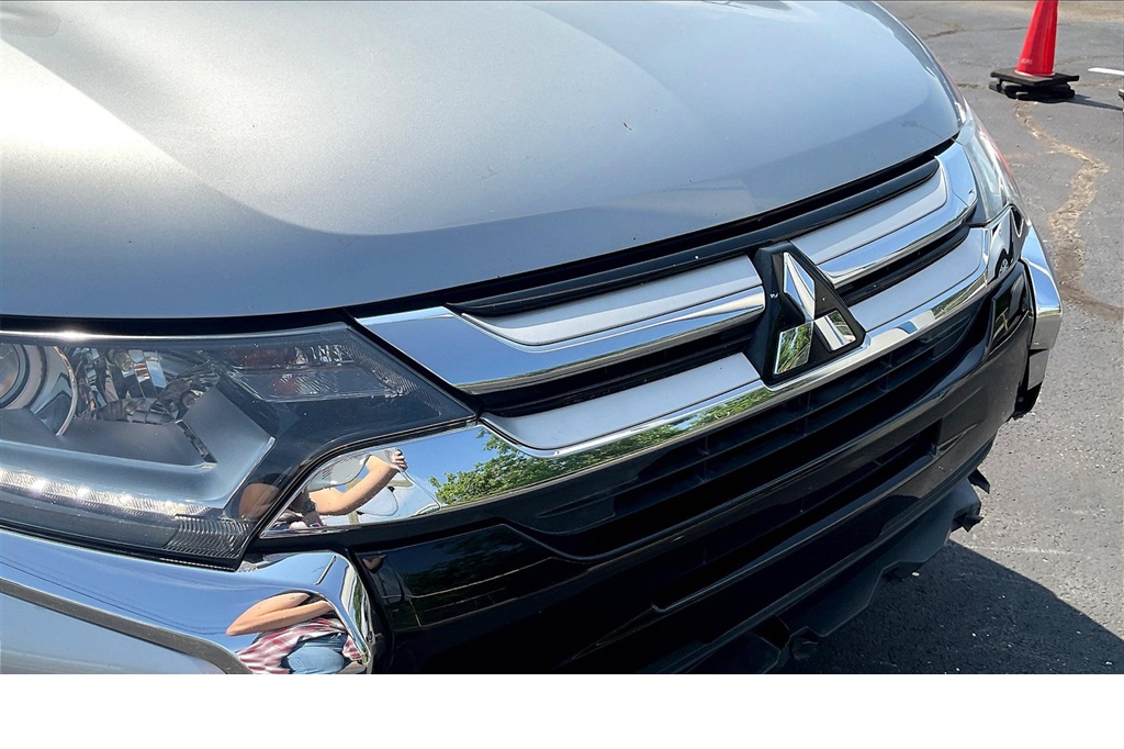 Vehicle image 25 of 27