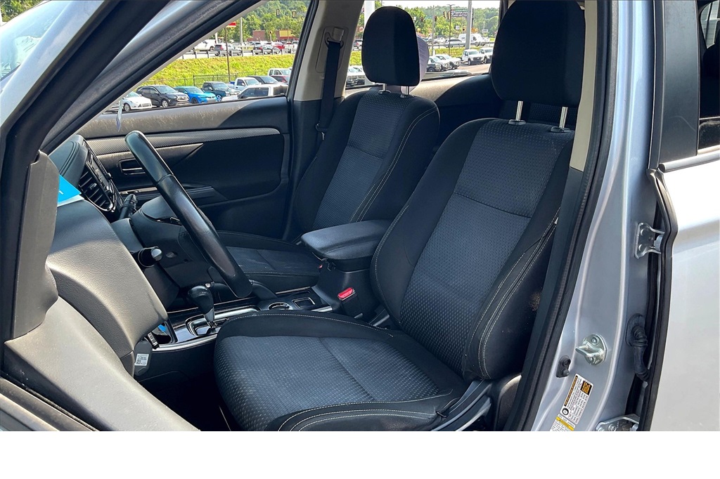 Vehicle image 20 of 27