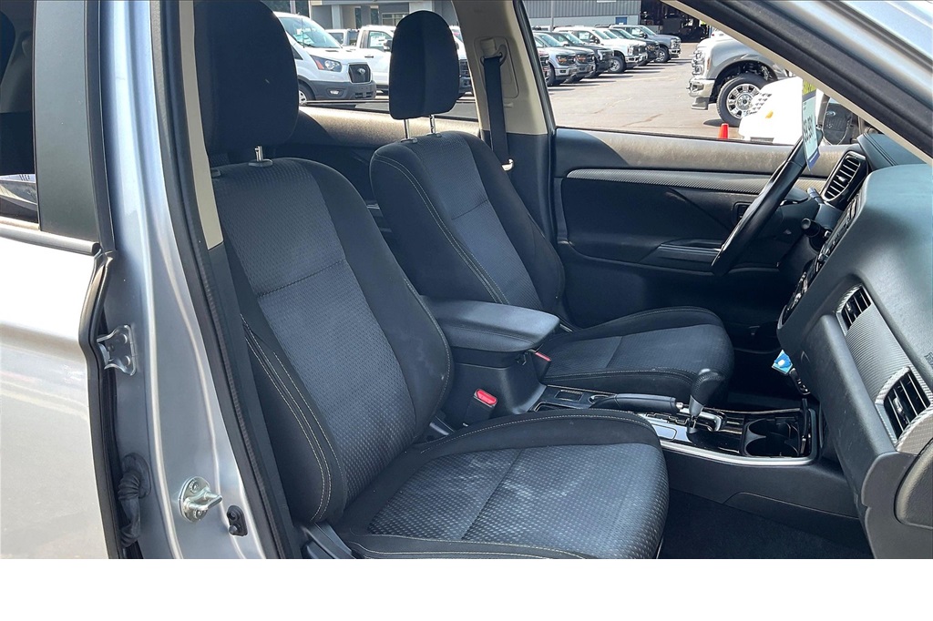 Vehicle image 8 of 27