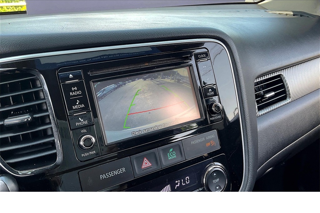 Vehicle image 17 of 27