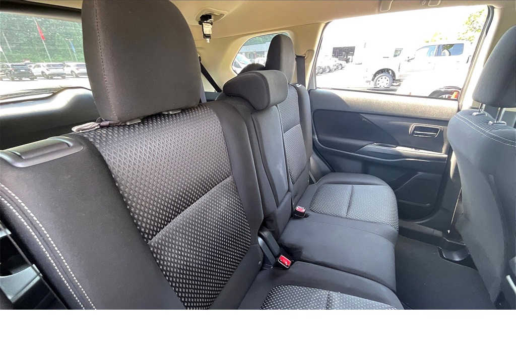 Vehicle image 22 of 27