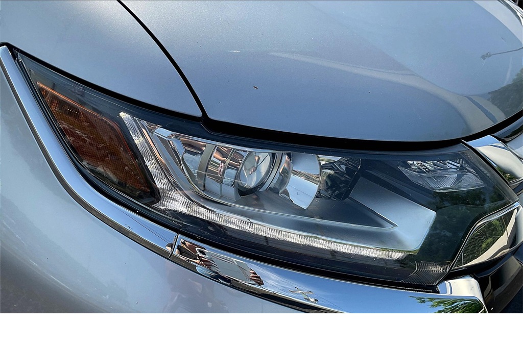 Vehicle image 23 of 27