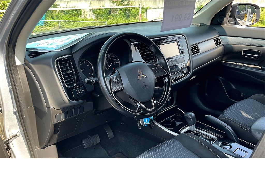 Vehicle image 10 of 27