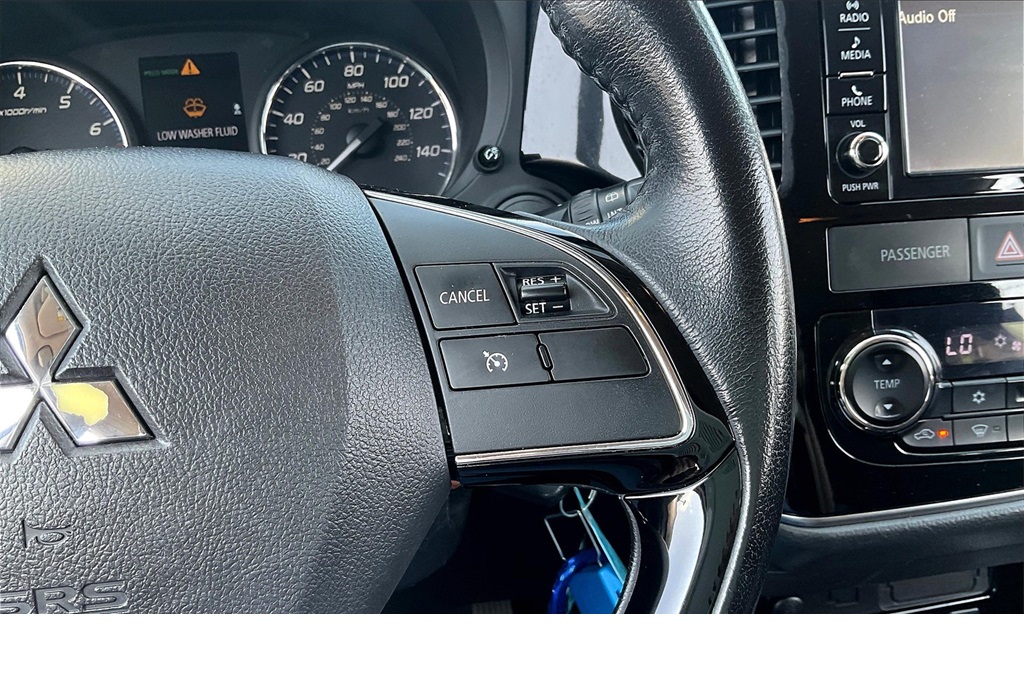Vehicle image 15 of 27