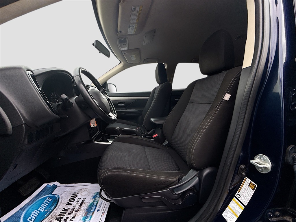 Vehicle image 19 of 28