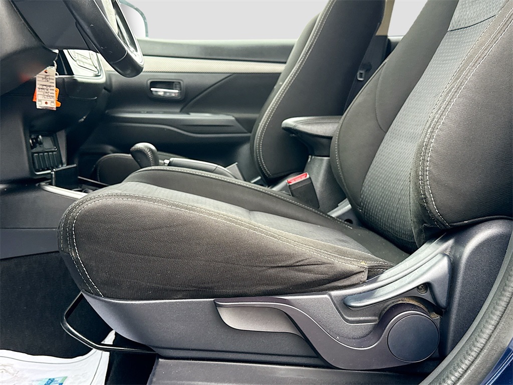 Vehicle image 18 of 28