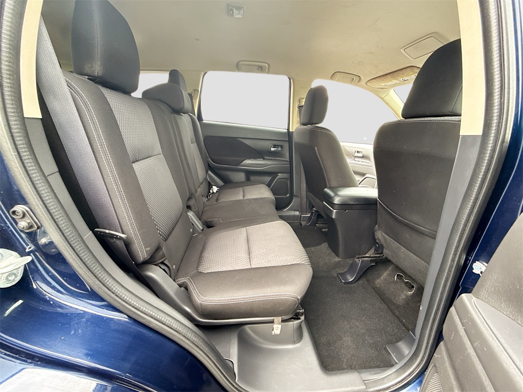 Vehicle image 24 of 28