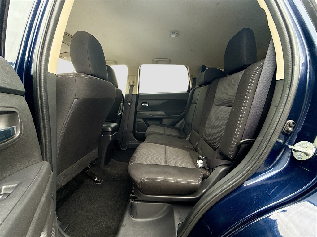 Vehicle image 22 of 28