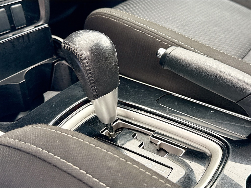 Vehicle image 16 of 28