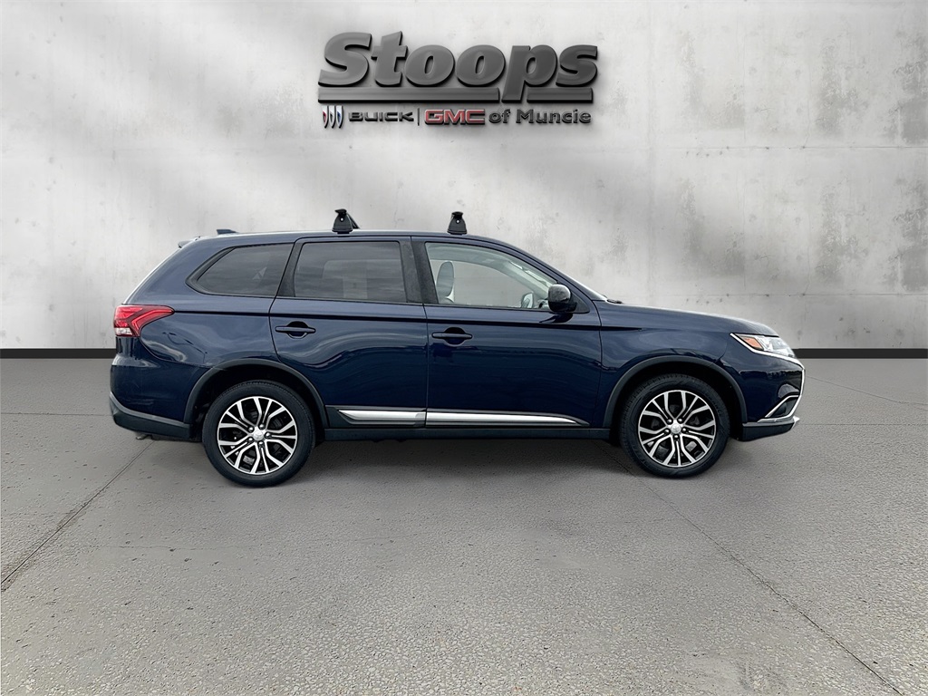 Vehicle image 4 of 28