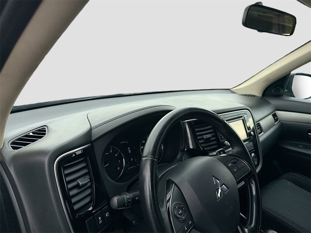Vehicle image 9 of 28