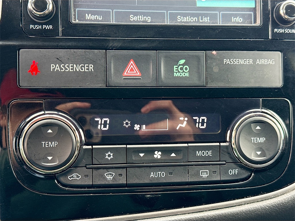 Vehicle image 15 of 28