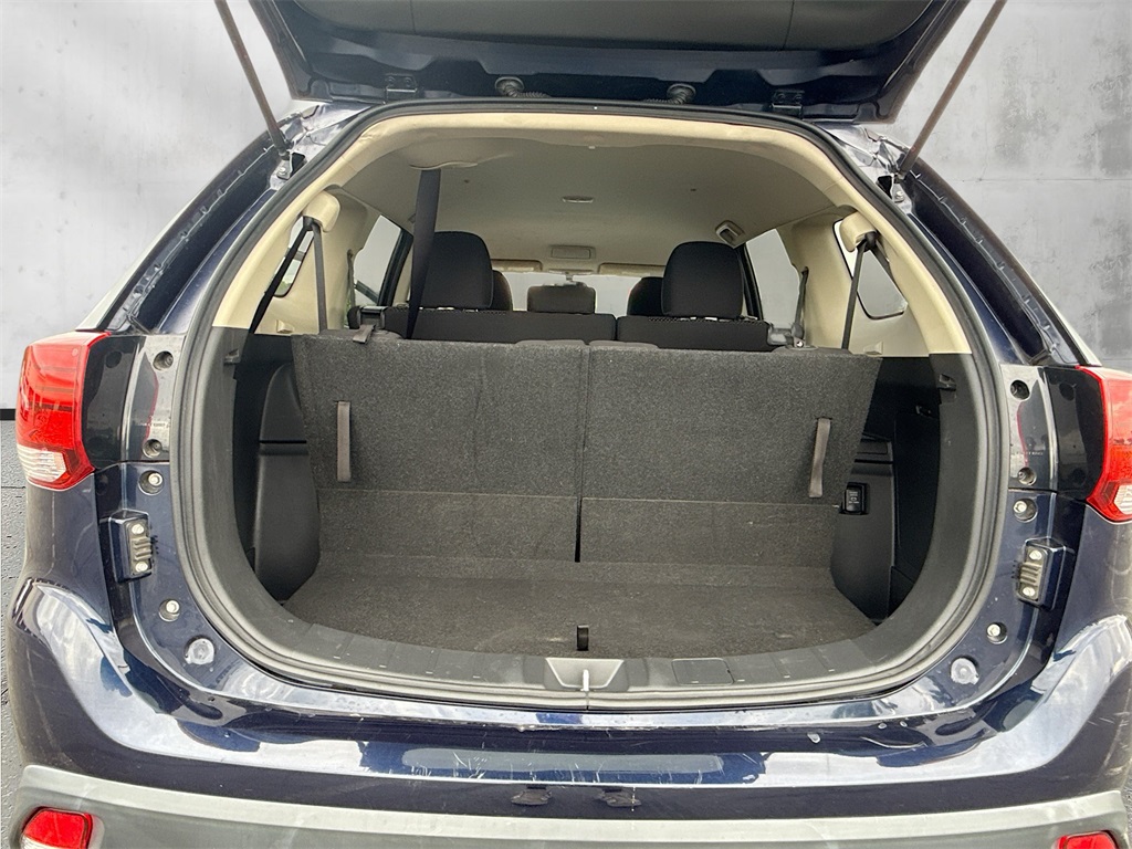 Vehicle image 23 of 28