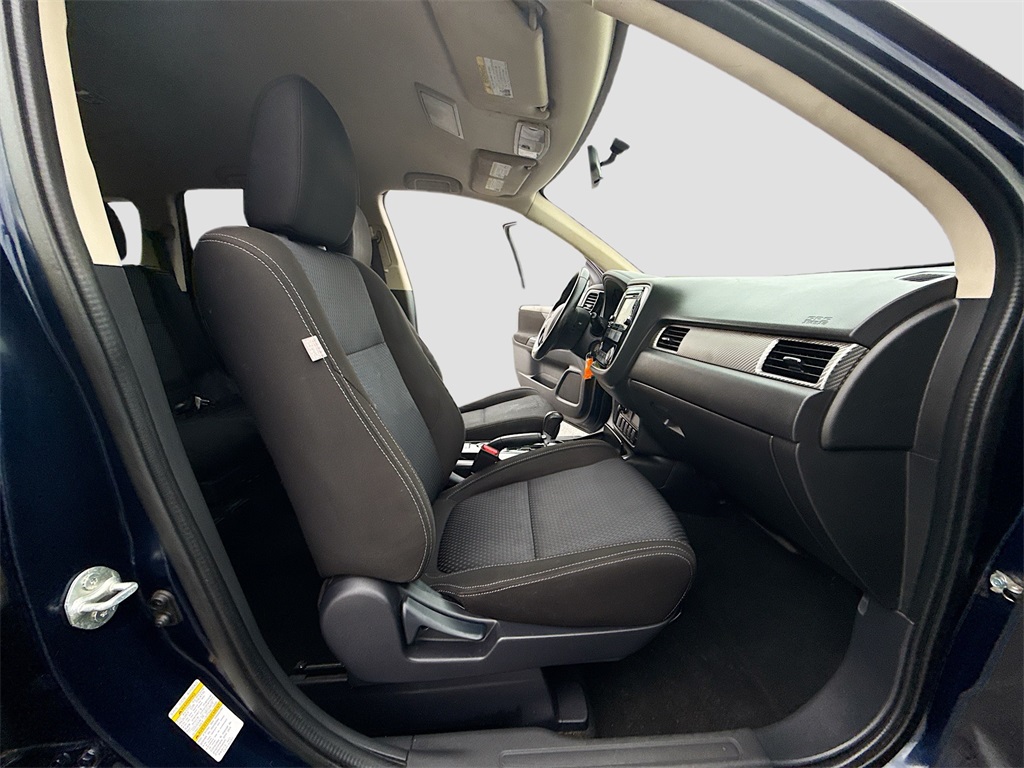 Vehicle image 25 of 28