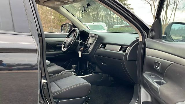 Vehicle image 22 of 27