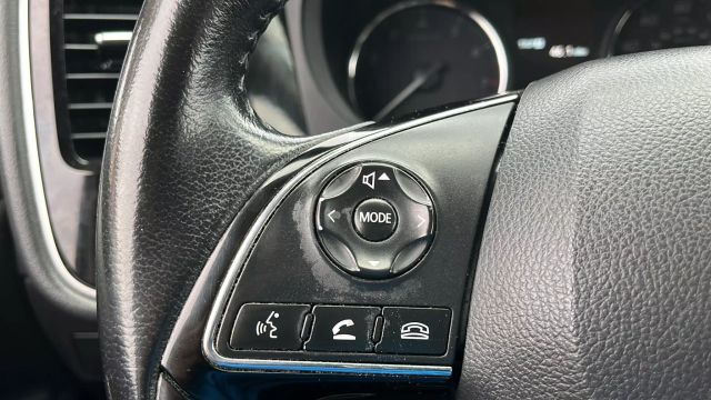 Vehicle image 25 of 27