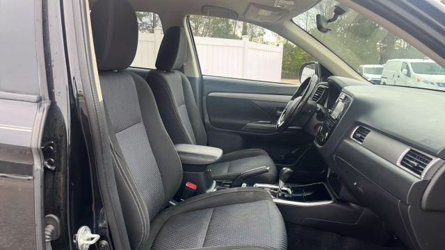 Vehicle image 12 of 27