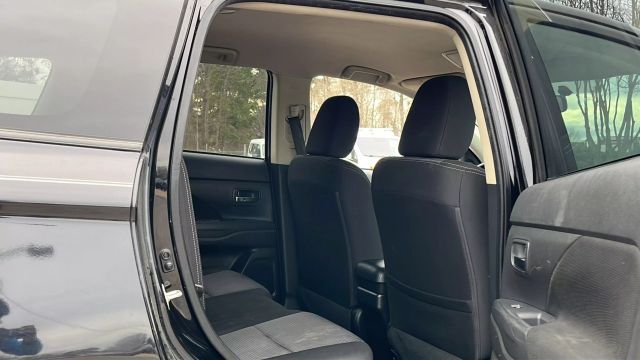 Vehicle image 16 of 27