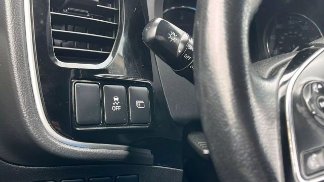 Vehicle image 24 of 27