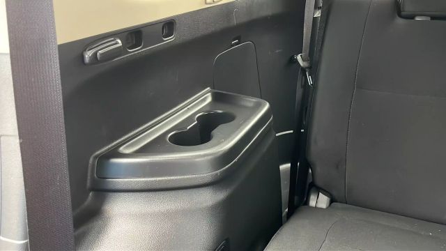 Vehicle image 23 of 27