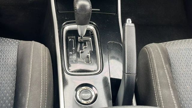 Vehicle image 11 of 27