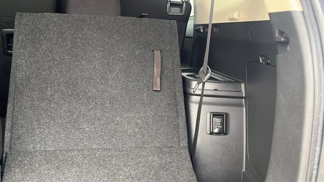 Vehicle image 13 of 27