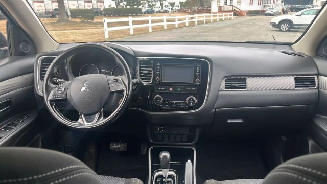 Vehicle image 20 of 27