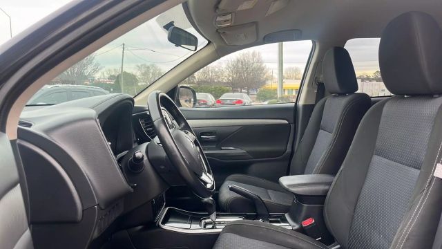 Vehicle image 8 of 27