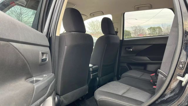 Vehicle image 14 of 27
