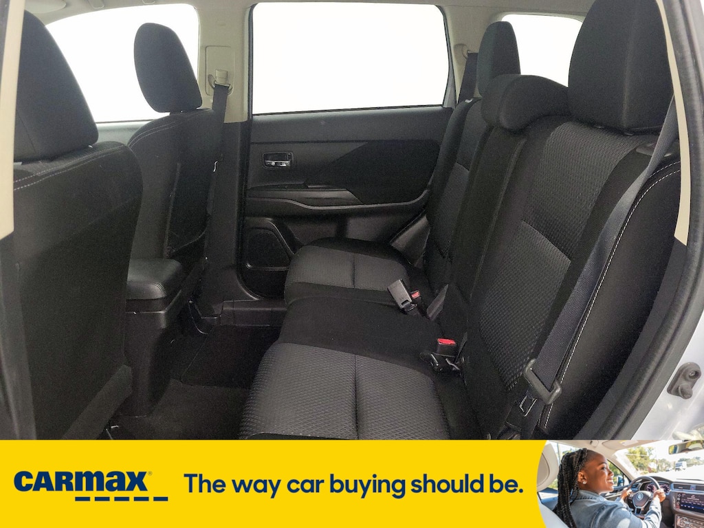 Vehicle image 14 of 30