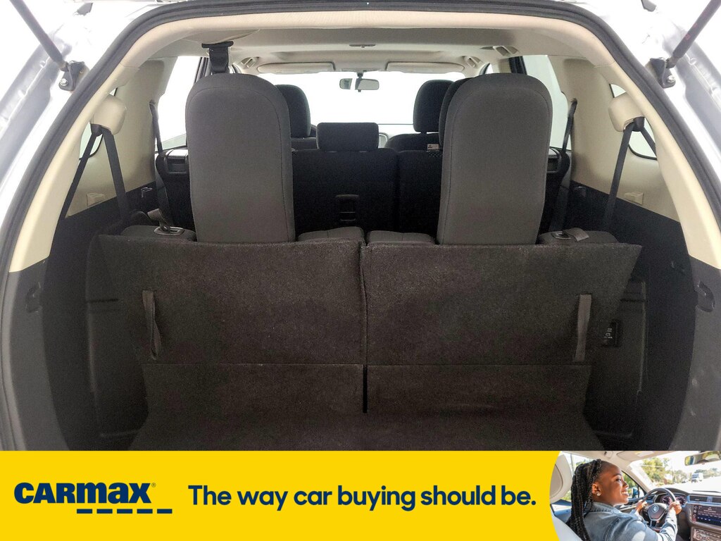 Vehicle image 11 of 30