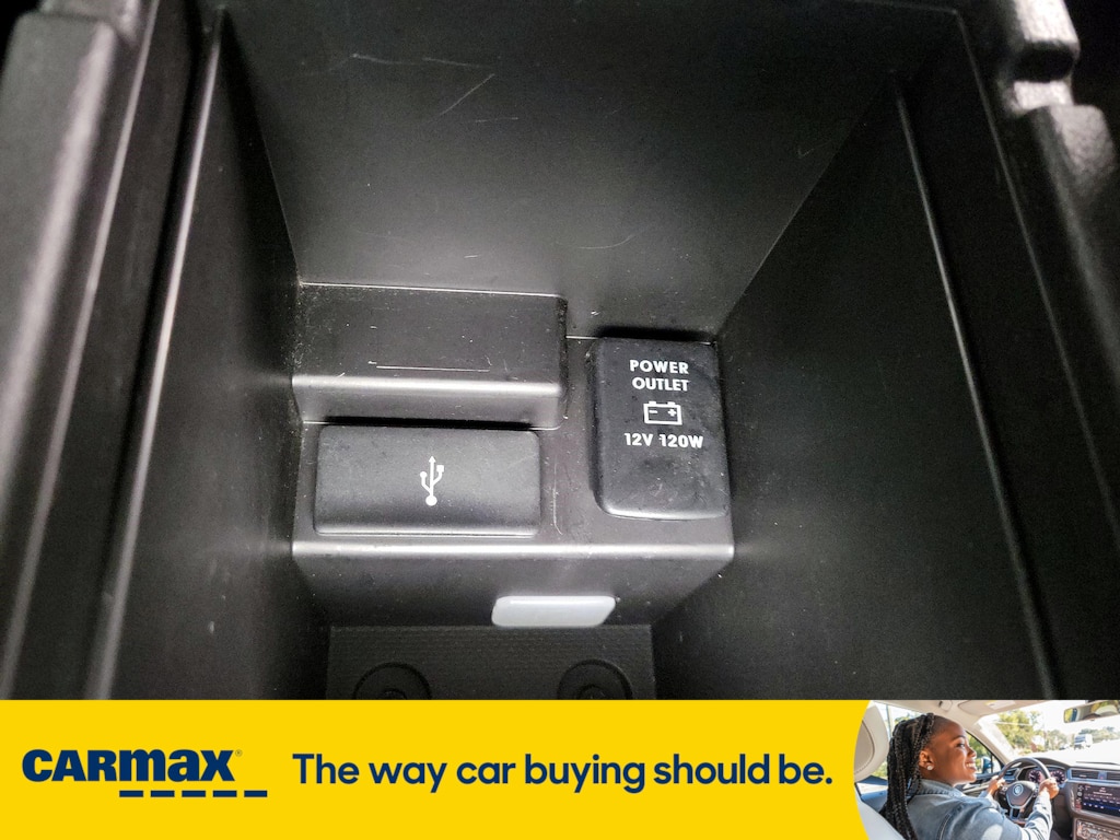 Vehicle image 20 of 30