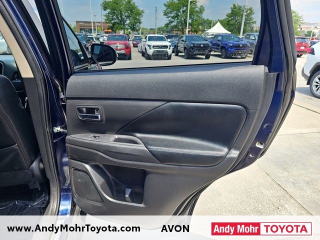 Vehicle image 33 of 35