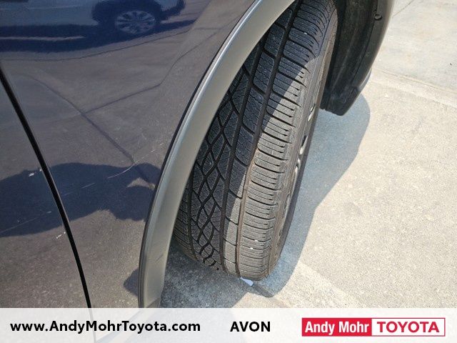 Vehicle image 25 of 35