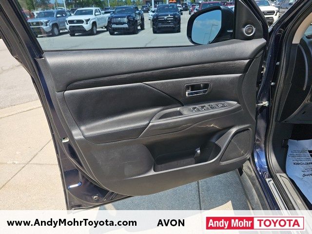 Vehicle image 28 of 35