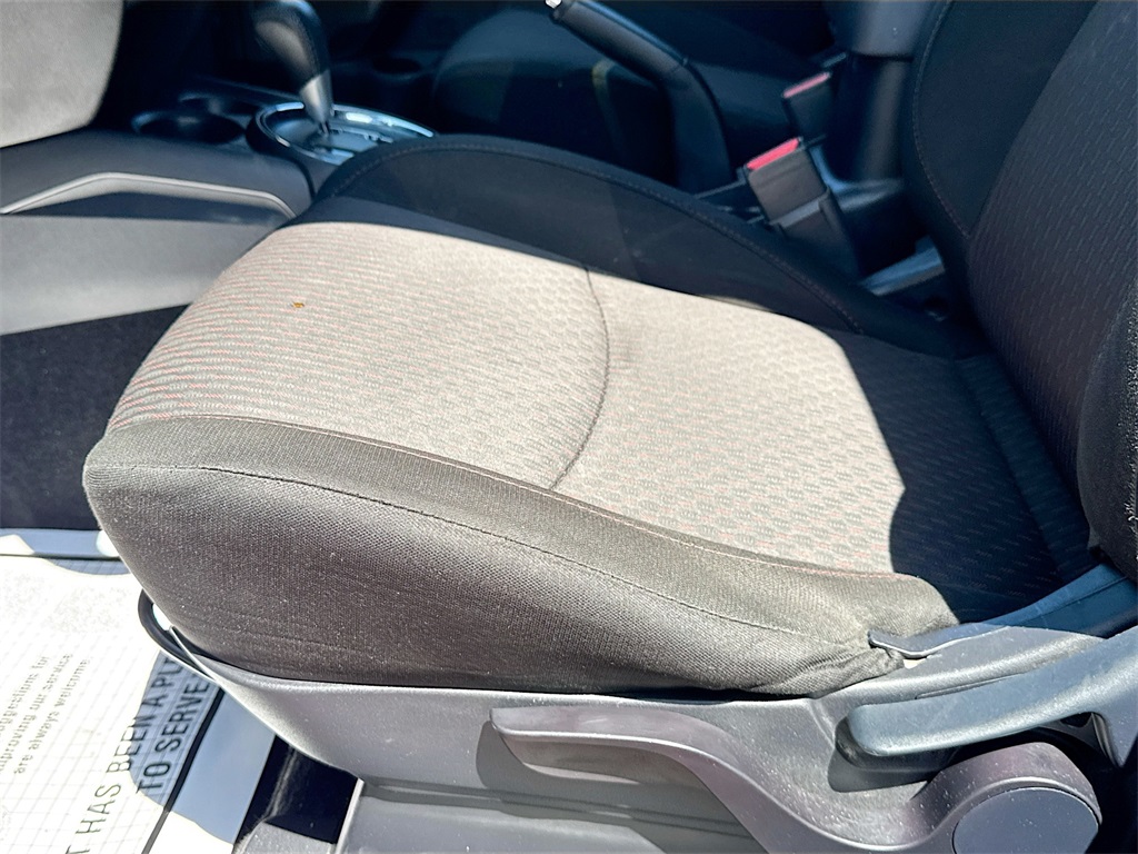 Vehicle image 15 of 28