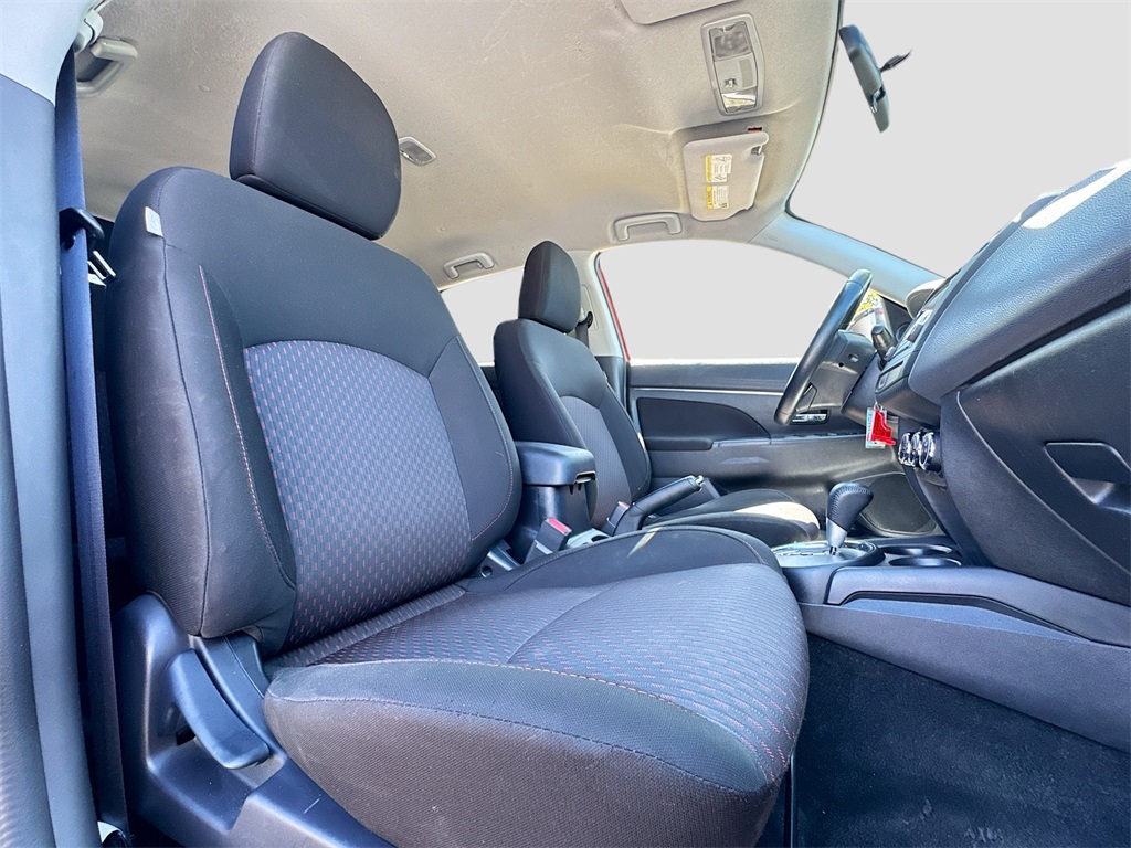 Vehicle image 12 of 28