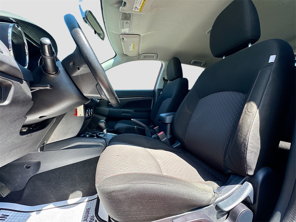 Vehicle image 11 of 28