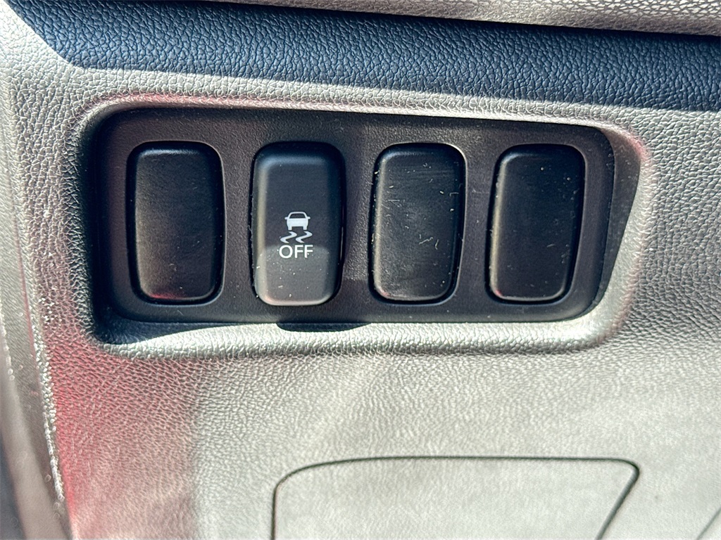 Vehicle image 26 of 28