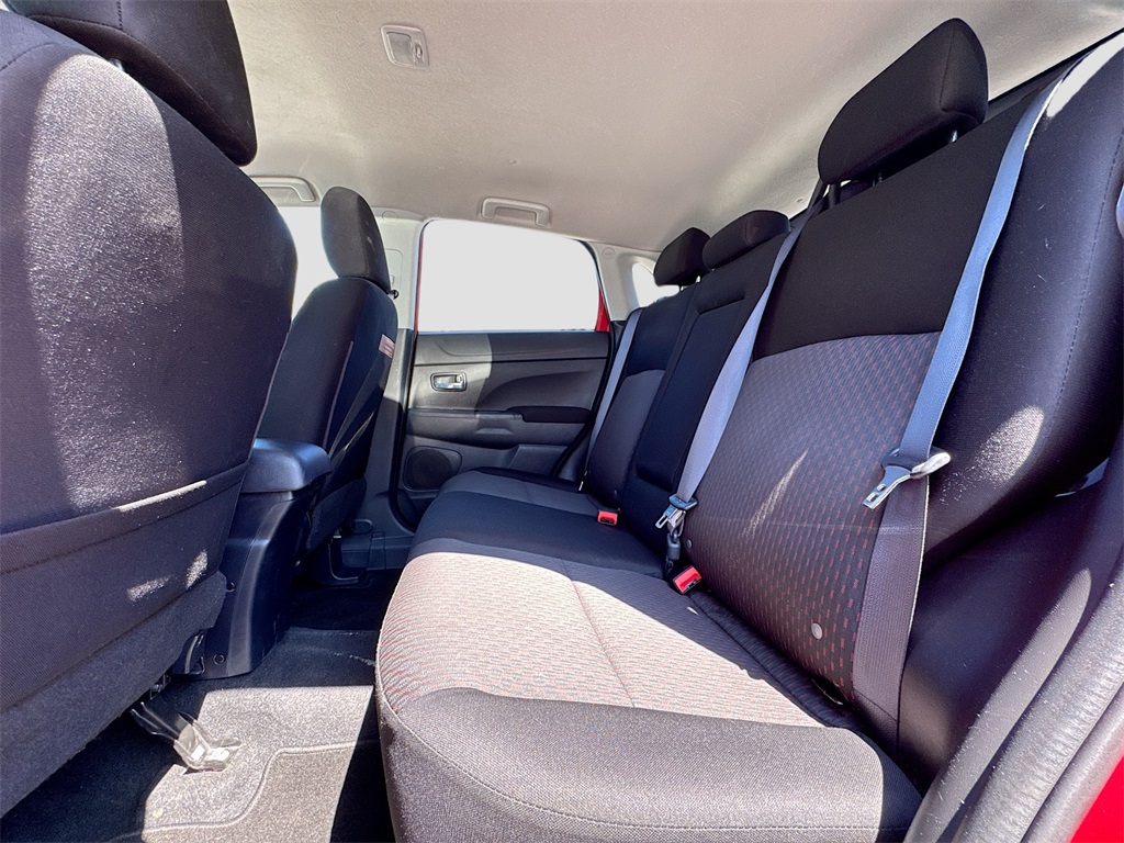 Vehicle image 13 of 28