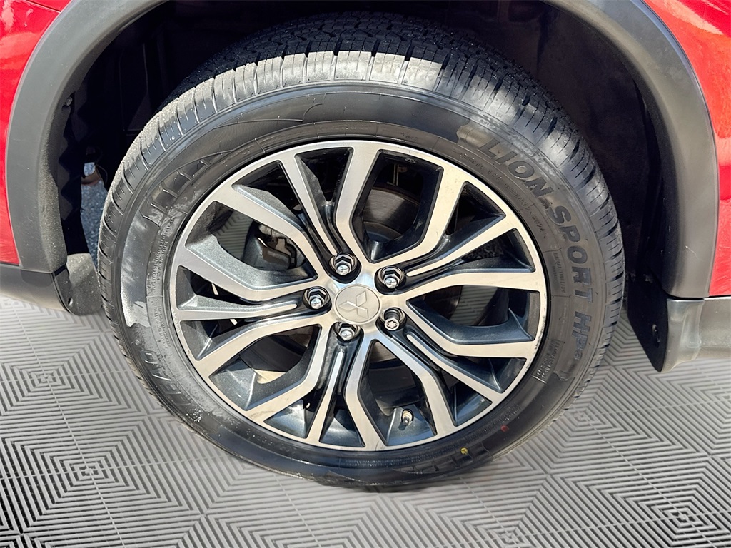 Vehicle image 9 of 28