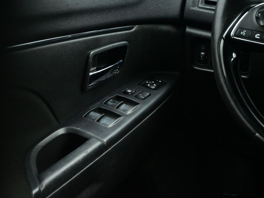 Vehicle image 33 of 85