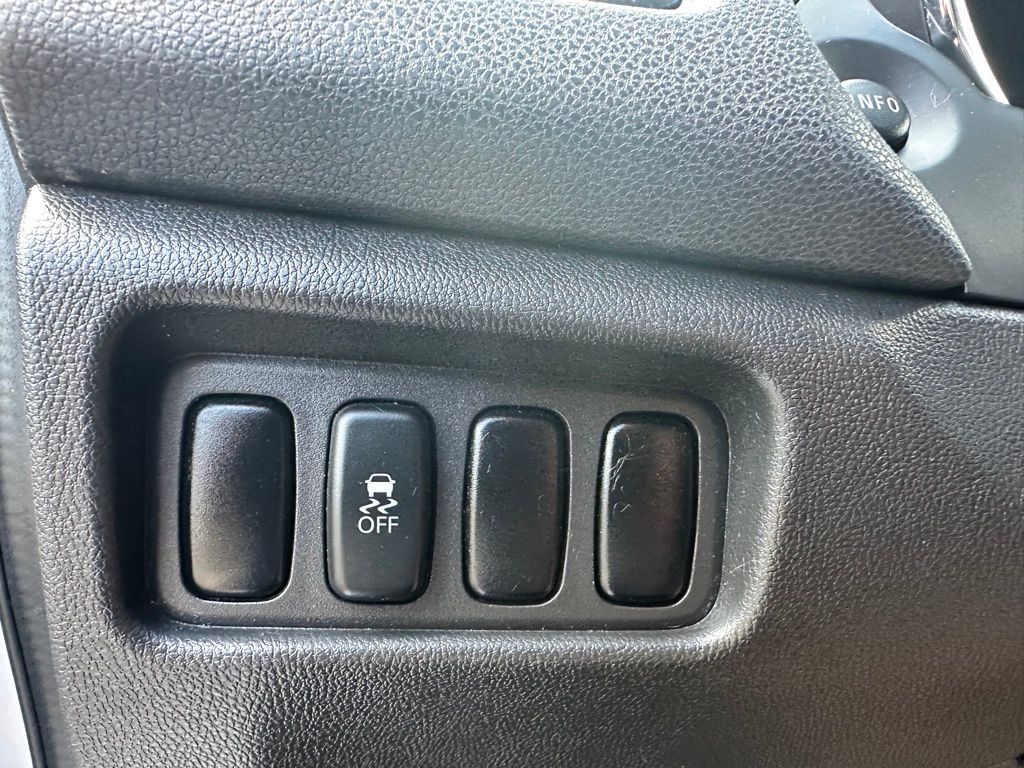 Vehicle image 18 of 20