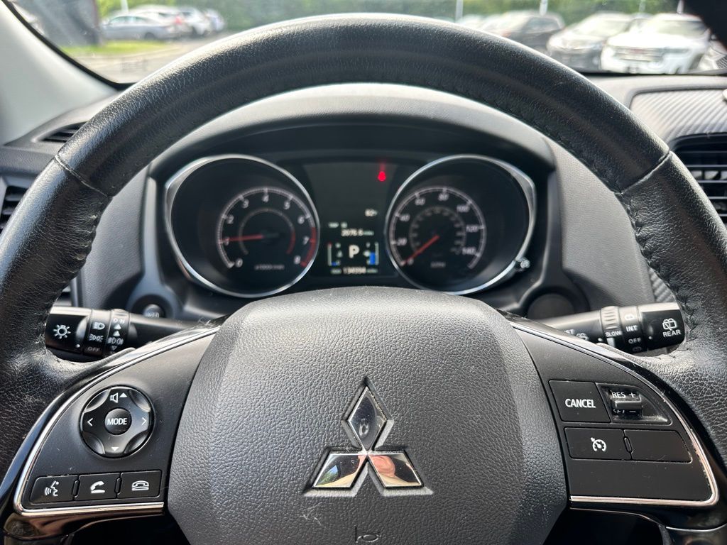 Vehicle image 16 of 20