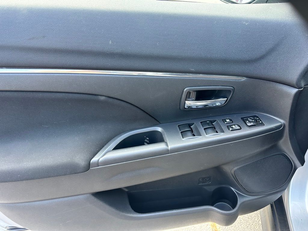 Vehicle image 13 of 20